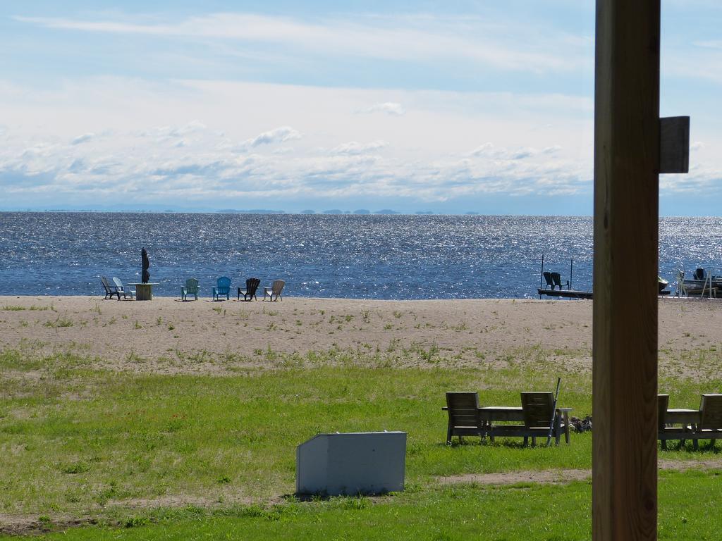 Domaine Sur Une Plage Saint-Félicien Exterior foto